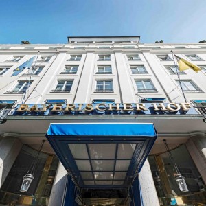 Airline_Staff_Munich_City_Romanitc_stay_2