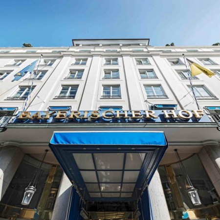 Airline_Staff_Munich_City_Romanitc_stay_2
