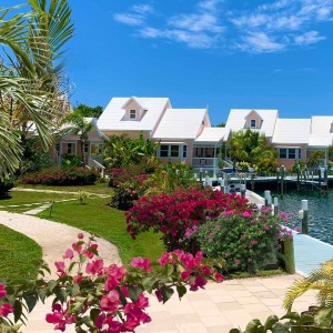 Caribbean_Airline_Staff_Travel_Holiday_cabin_Flight_Crew_3