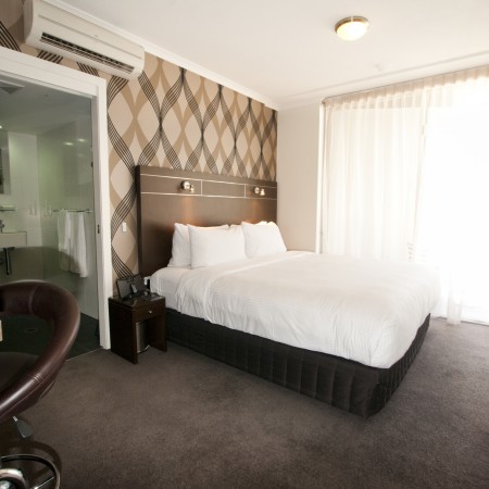 Bedroom-Diamant-Hotel-Brisbane-cabin-crew-staff-jobs-id90-crewconnected