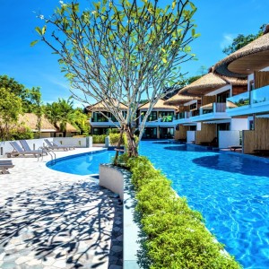 fpMain Swimming Pool - connect to Pool Access Room