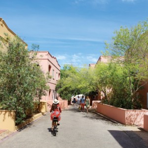 Hotel - Walkway 1b